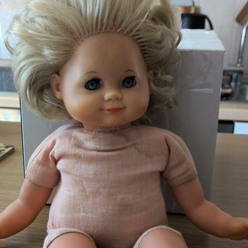 Babypuppe blond gewellt - ,, blaue